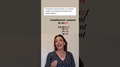 Note manuscrite indiquant je serai présent dans un agenda ouvert