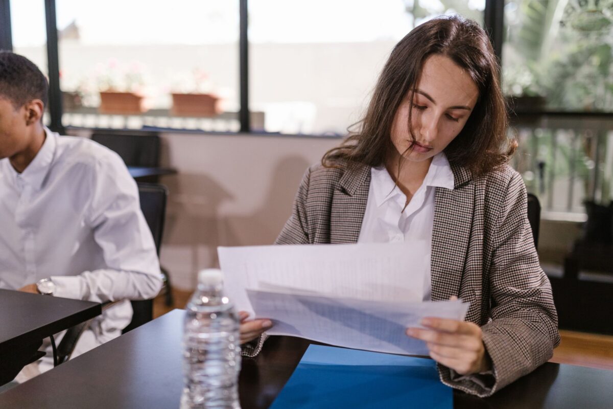 Agent de la fonction publique en période de stagiairisation au travail