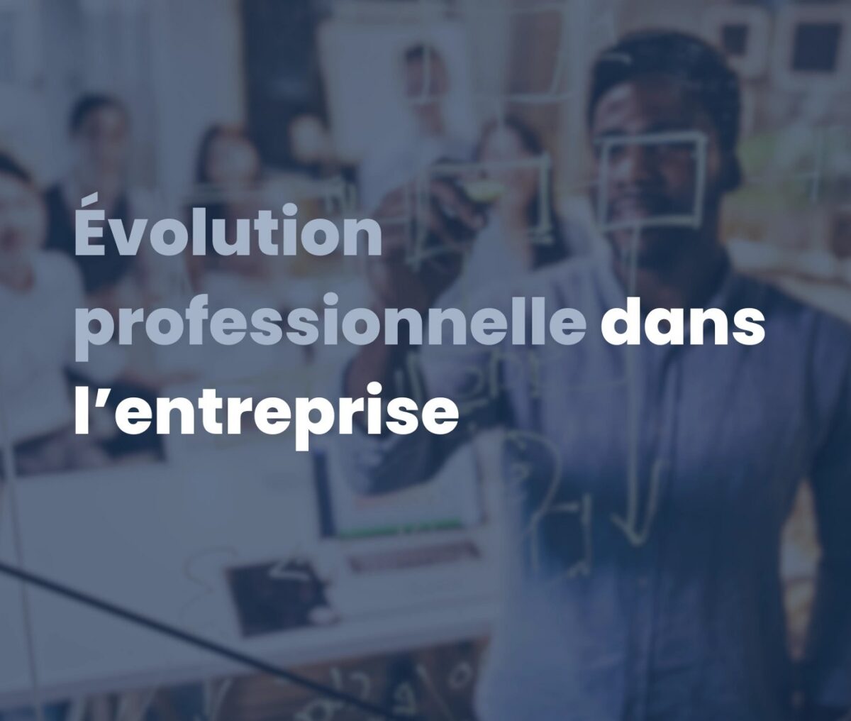 Salariée échangeant avec une conseillère sur son projet d'évolution professionnelle