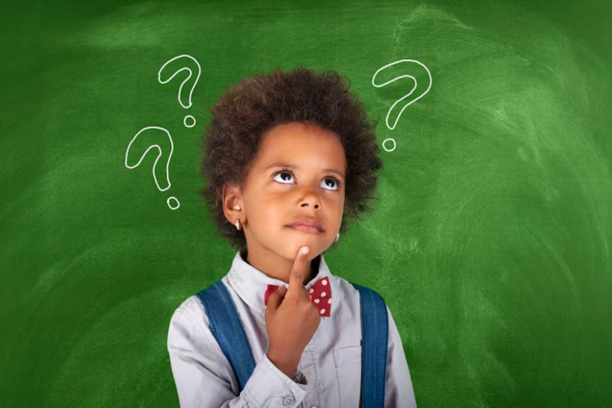 Main d'enfant réalisant un geste praxique de coordination fine